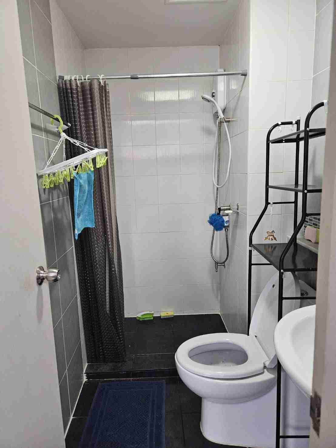 1697010144879 - condo bathroom