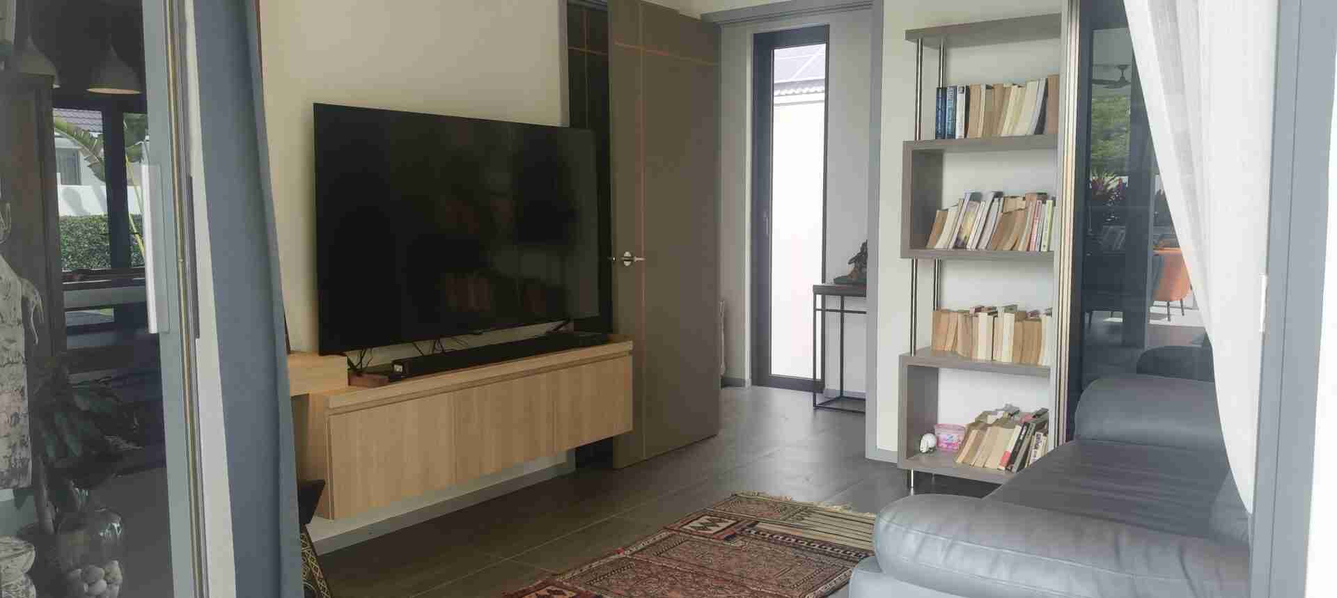 TV r